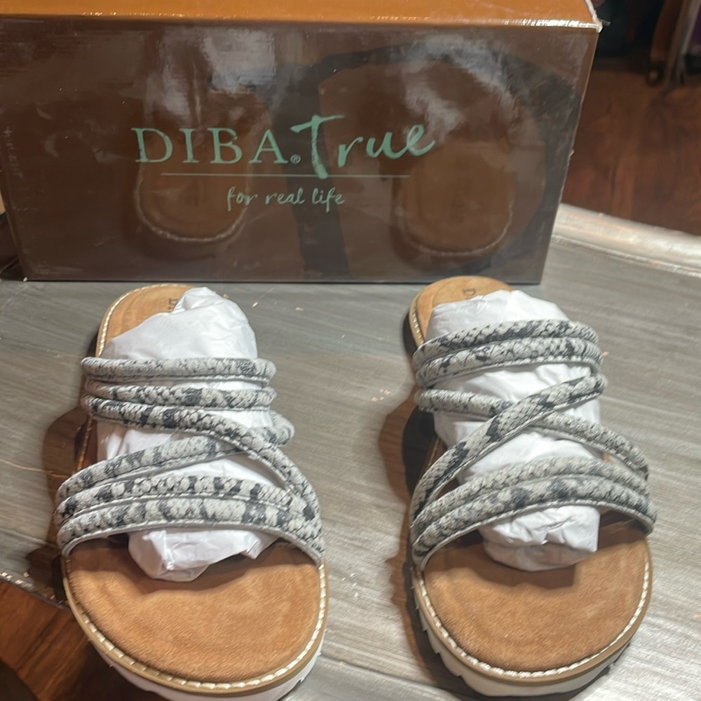 Snake 🐍 print Sandals Size 8 NIB DIBA.True
